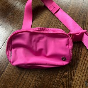 Lululemon everywhere belt bag